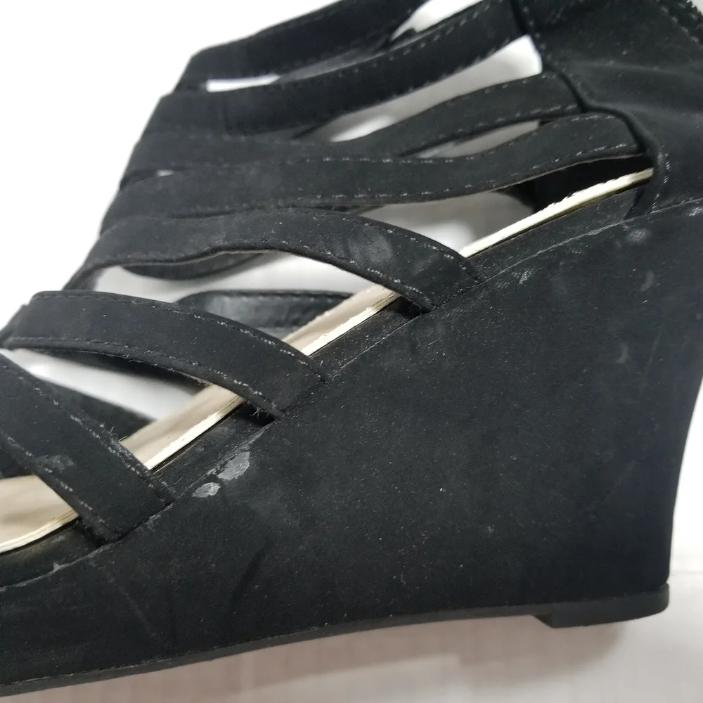TOP MODA STRAPY BLACK WEDGE WITH ZIPPERS IN BACK SIZE 8